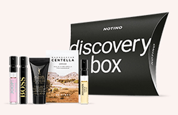 Notino „discovery box” karp, millel on esile tõstetud kolm toodet